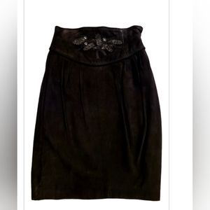 GUCCI, VINTAGE 80s BLACK SUEDE SKIRT  EMBROIDERY FRONT Made in Italy. Size 38